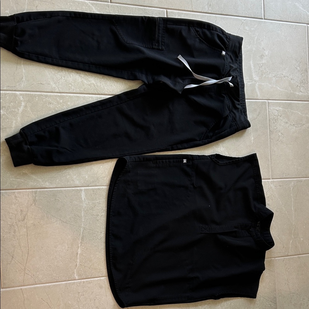 Figs Black Scrub Set